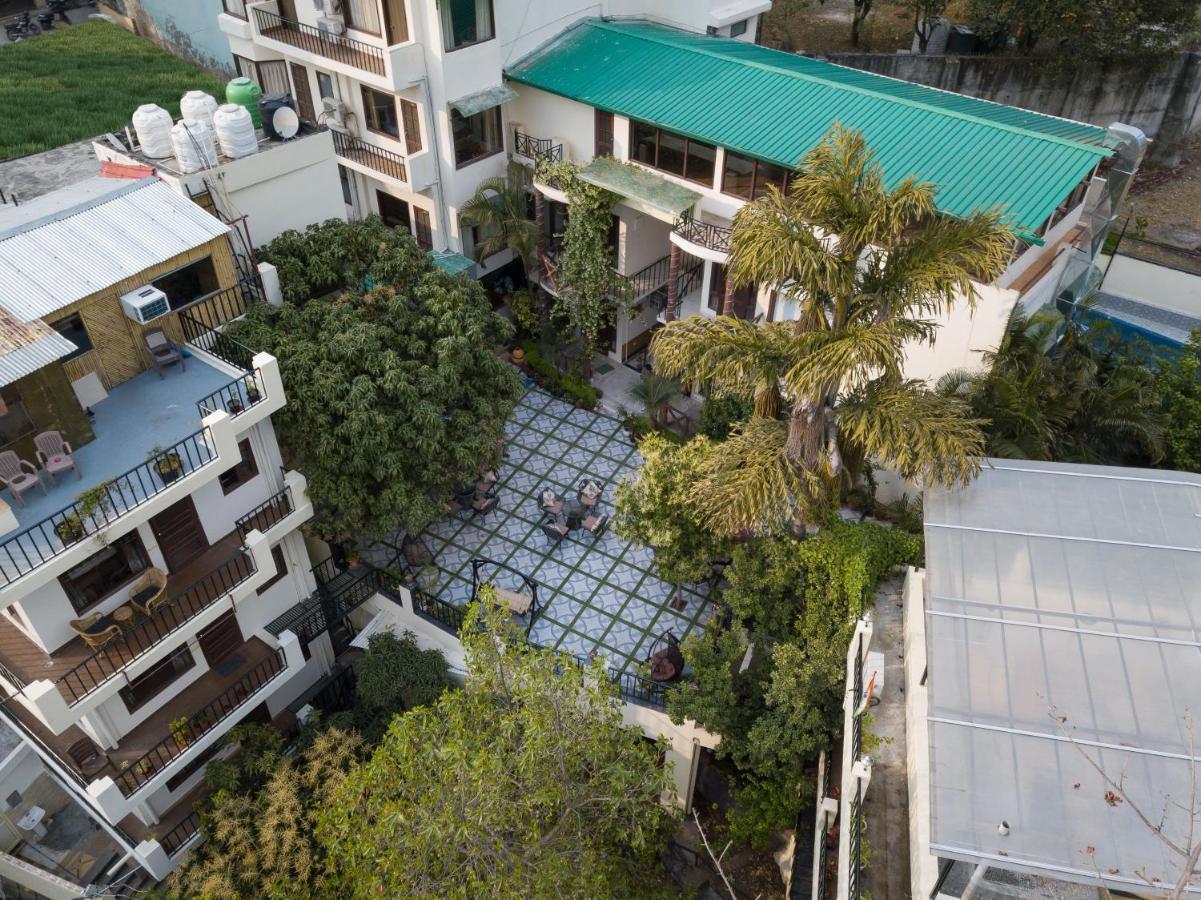 Yogved Hospitality & Resort Rishīkesh Exteriör bild