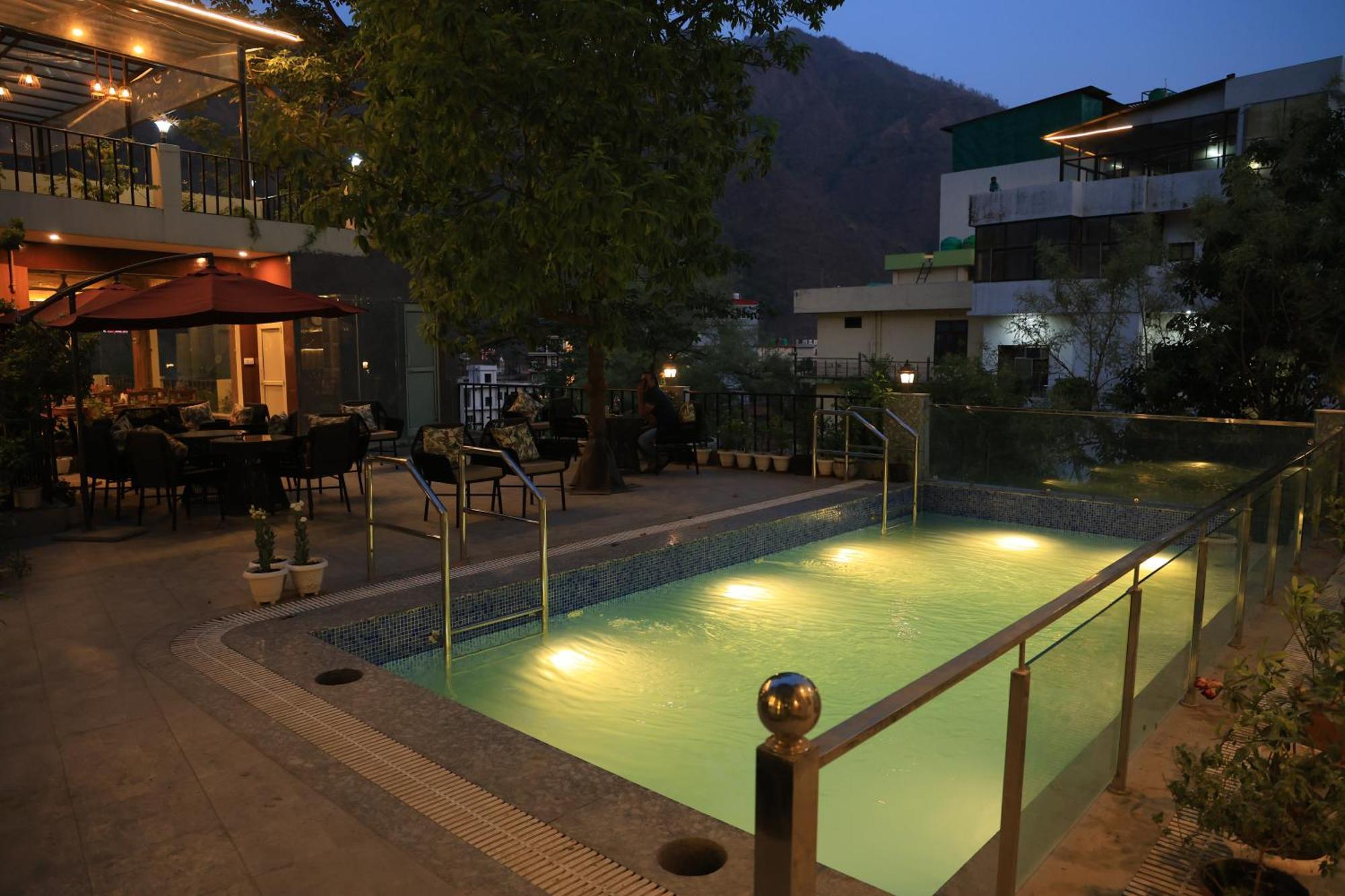 Yogved Hospitality & Resort Rishīkesh Exteriör bild