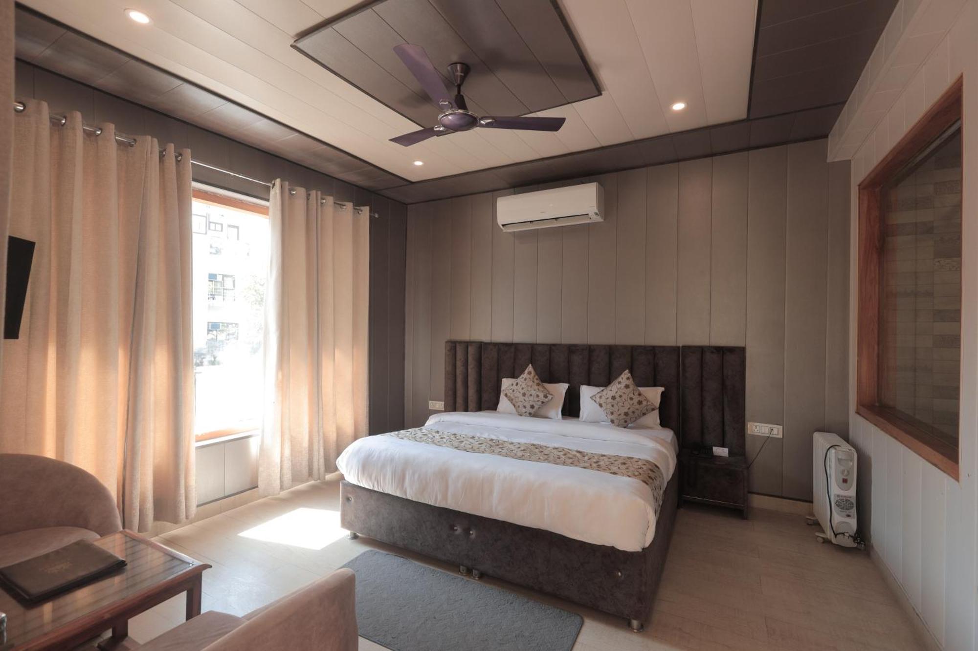Yogved Hospitality & Resort Rishīkesh Exteriör bild